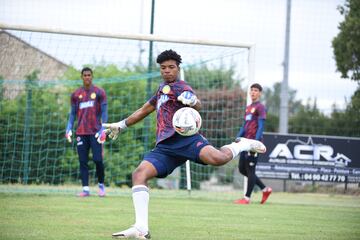 La Selección Colombia Sub-20 entrena antes de enfrentar a Venezuela en el torneo Maurice Revello en Toulon.