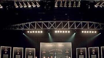 <b>SORTEO EN ASUNCIÓN. </b>Panel con los ocho grupos de la Copa Libertadores 2009.