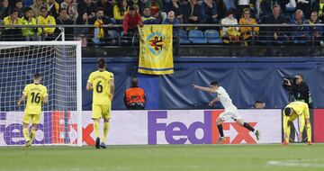 1-3. Gon?alo Guedes celebr¨® el tercer gol.