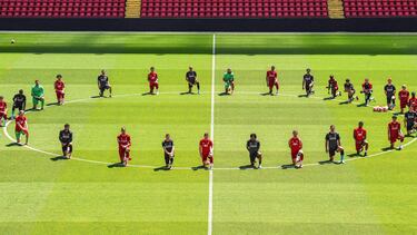 LIVERPOOL, ENGLAND - JUNE 01: (THE SUN OUT, THE SUN ON SUNDAY OUT) Liverpool players take a knee in memory of George Floyd at Anfield on June 01, 2020 in Liverpool, England. (Photo by Andrew Powell/Liverpool FC via Getty Images)
