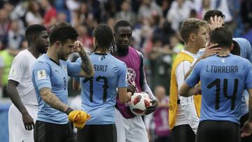 Carlos Sánchez y Jonathan Urretaviscaya de Uruguay eran los únicos sobrevivientes en este Mundial de Rusia 2018