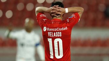 AVELLANEDA, ARGENTINA - JULY 22: Alan Velasco of Independiente reacts during a round of sixteen second leg match between Independiente and Santos as part of Copa CONMEBOL Sudamericana 2021 at Estadio Libertadores de América on July 22, 2021 in Avellaneda, Argentina. (Photo by Gustavo Ortiz - Pool/Getty Images)