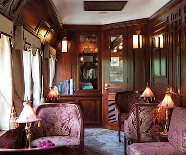 Un tren de lujo que recorre el sudeste asiático para capturar el corazón de Malasia. En los vagones de color verde brillante y crema del tren de lujo Eastern & Oriental Express se encuentran exquisitas cabinas e interiores llenos de detalles intrigantes y romanticismo con pasillos  de madera pulida y muebles de seda con un toque de múltiples diseños asiáticos. El tren dispone de un vagón Dior Spa, donde disfrutar de momentos de relajación y  tratamientos rejuvenecedores.