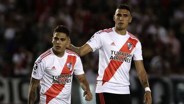 River Plate&#039;s forward Matias Suarez (R) comforts teammate Colombian midfielder Juan Quintero after failing to score a penalty kick against San Lorenzo during their Argentina First Division 2019 Superliga Tournament football match at El Monumental sta