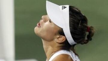 Garbiñe se retira con fiebre en el partido ante Carla Suárez