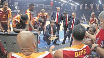 Tyus y Daye, de espaldas, dos de los diez fichajes del Galatasaray que dirige Ergin Ataman. Una buena plantilla.