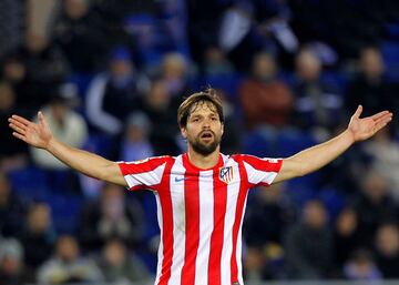 El Atl¨¦tico se hace con el t¨ªtulo de Liga con dos jugadores incorporados en enero, Diego Ribas y el Principito Sosa. El primero tiene menos protagonismo que en la 2011-12, cuando hab¨ªa sido un jugador clave dirigiendo el ataque rojiblanco desde la mediapunta. En su segunda etapa no se hace con un sitio de titular, pero logra un gol capital en la ida de cuartos de final de la Champions contra el Barcelona en el Camp Nou con un disparo desde 30 metros. Acaba con dos dianas en 19 partidos. Sosa fue el encargado de servir varios goles capitales a bal¨®n parado, con el golpeo desde el c¨®rner como mejor virtud. Tras caer en la final de Champions, ninguno de los dos continu¨® al finalizar su cesi¨®n.
