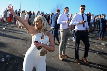 El Aintree Grand National es una competición ecuestre siendo la carrera de obstáculos más importante de las que se celebran en el Reino Unido. El Aintree Grand National es una competición ecuestre, la carrera de obstáculos más importante de las que se celebran en el Reino Unido. Se realiza en el hipódromo de Aintree en la ciudad de Liverpool.