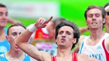 <b>REY DEL LOS 800 METROS. </b>Miguel Quesada se impuso con mucha autoridad en las dos vueltas.