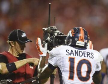 Mientras Sanders, en la foto celebrando el touchdown, y Thomas brillaron en el juego a¨¦reo de Denver, el cuadro de receptores de los Chiefs tuvieron un d¨ªa bastante m¨¢s gris. Travis Kelce, que ven¨ªa de brillar en la week 1 con dos touchdowns y 116 yardas ante Houston, se qued¨® en 4 rececpciones para 58 yardas (adem¨¢s de la colleja v¨ªa tiwtter de Von Miller) y Jeremy Maclin, que no acaba de explotar con su nuevo equipo, en 4 recepciones para 57.