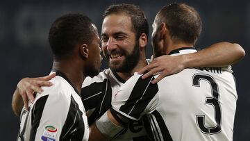 Higua&iacute;n, celebrando un gol con la Juve.