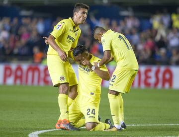 1-2. Roger Martínez celebró el primer gol.