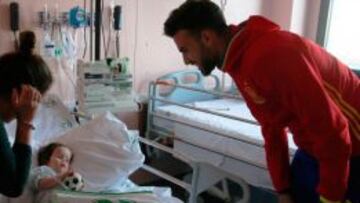 Borja Mayoral, durante la visita al hospital.