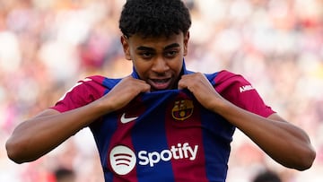 BARCELONA, 19/05/2024.- El delantero del Barcelona Lamine Yamal, durante el partido de Liga en Primera División que FC Barcelona y Rayo Vallecano disputan hoy domingo en el estadio Lluis Companys. EFE/Enric Fontcuberta