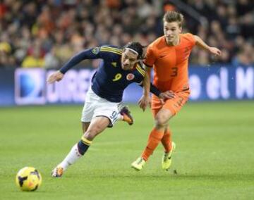 Holanda-Colombia. Radamel Falcao y Joel Veltman.