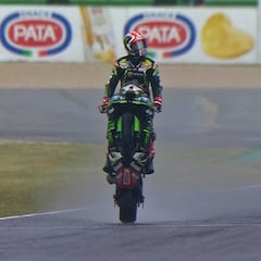 Rea se impone a la lluvia y Bautista salva los muebles