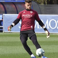 Álvaro: "Quiero defender la portería del Huesca en Primera"