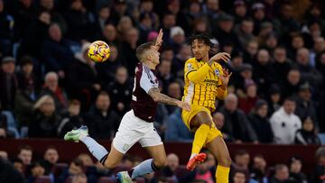 El Aston Villa y el Brighton & Hove Albion en Villa Park.