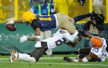 Jarrett Boykin de los Green Bay Packers con el balón en el partido contra los Cleveland Browns.