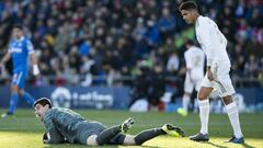 Courtois y Varane, durante el partido del Coliseum.