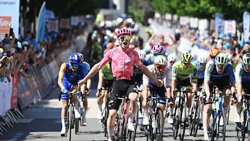 Van den Berg gana, Garc¨ªa Pierna sigue l¨ªder