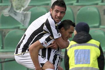 En el elenco italiano compartió con uno de sus mejores amigos, el lateral Mauricio Isla. Ambos hicieron estragos por la banda derecha.