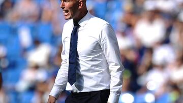 Zinedine Zidane durante el partido ante Osasuna. 