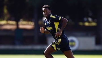 Jhon Durán vuelve a realizar entrenamientos grupales