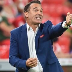 Luis García: "Se me han ofrecido cuatro jugadores de la plantilla para jugar de central"