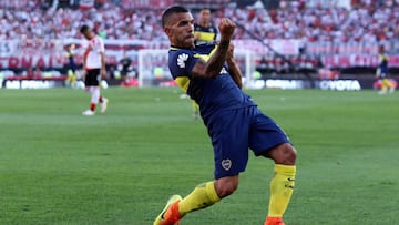 Tevez: "Pensamos en levantar la 7ª Copa, no la 4ª como River"