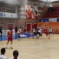 Alcobendas se lleva un duelo marcado por la roja a Figueras