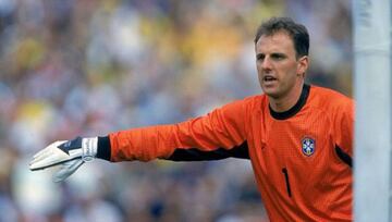 El portero más goleador de la historia, anotó 132 goles a lo largo de su carrera. Nacido en Pato Branco, Paraná, Brasil, el 22 de enero de 1973, Rogerio se coronó campeón del Mundo con Brasil en Corea-Japón 2002, como suplente, y brilló con el Sao Paulo.