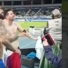 Vidal publicó el momento de su cálido encuentro con Messi