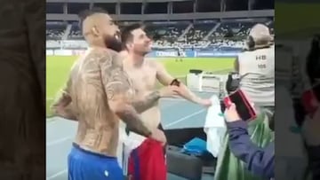 Vidal publicó el momento de su cálido encuentro con Messi