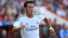 Mesut Ozil, durante un partido con la camiseta del Real Madrid.