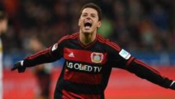 Chicharito celebra su noche m&aacute;gica en la Bundesliga