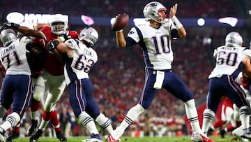 Sep 11, 2016; Glendale, AZ, USA; New England Patriots quarterback Jimmy Garoppolo (10) throws a pass in the second quarter against the Arizona Cardinals at University of Phoenix Stadium. Mandatory Credit: Mark J. Rebilas-USA TODAY Sports