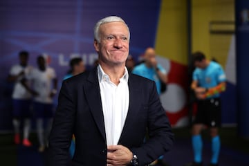 3,8 millones de euros cobra el seleccionador de Francia. Campe¨®n del mundo (2018) y de la Liga de Naciones de la UEFA (2020-21) con 'Les Bleus'.