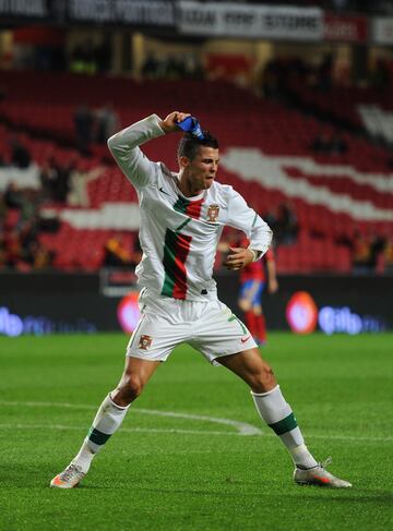 En el año 2010 cuando se enfrentaba a la selección española Cristino se enfadó con su compañero Nani. Este tocó el balón tras una maravillosa jugada de Ronaldo. El gol fue anulado por el árbitro por fuera de juego.
