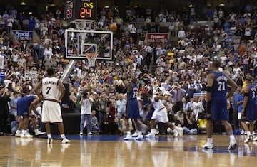 El 16 de abril de 2003 Michael Jordan jugó su último partido de baloncesto profesional. Fue en el encuentro de Washington Wizards contra Philadelphia 76ers. La imagen corresponde al último punto que anotó.