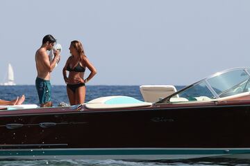 La familia Sainz se encuentra en Mallorca disfrutando de sus playas durante el parón de la Fórmula 1 en este mes de agosto.