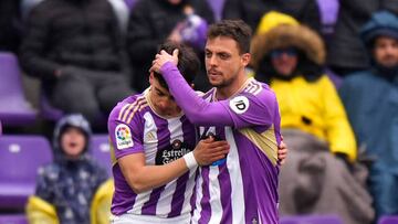 VALLADOLID, SPAIN - MARCH 05: Alvaro Aguado of Real Valladolid CF celebrates with teammate Oscar Plano after scoring the team's second goal during the LaLiga Santander match between Real Valladolid CF and RCD Espanyol at Estadio Municipal Jose Zorrilla on March 05, 2023 in Valladolid, Spain. (Photo by Angel Martinez/Getty Images)