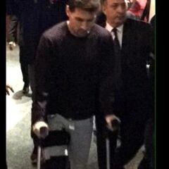 Messi se dejó ver en muletas y Luis Suárez le dedicó el 2-1