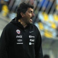 José Letelier presentó una nueva nómina en la Roja femenina