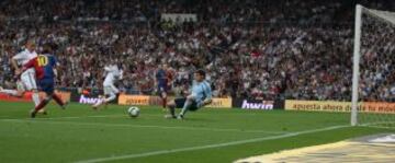 2-5-2009. Humillante 2-6 del Barça que deja la Liga sentenciada. Dos goles de Messi, otros dos de Henry, un tanto de Puyol y otro de Piqué quedaron para la historia.