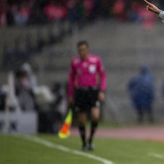 Para David Patiño, el VAR debió revisar mano de Aldrete en el área