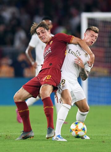 Nicolo Zaniolo y Toni Kroos.