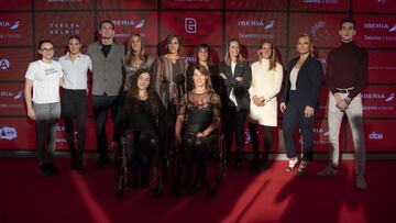 María Delgado, Saray Gascón, Niko Sherazadishvili, María López, Teresa Portela, Sandra Sánchez, Fátima Gálvez, Silvia Mas, Lydia Valentín, Jesús Tortosa y Loida Zabala posan en la foto de familia de la iniciativa 'Talento a bordo' de Iberia.