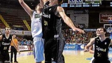 <b>FUE EL MEJOR. </b>Felipe Reyes brilló cuando el Real Madrid más lo necesitó en su visita al Cajasol.