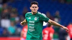 Israel Reyes abandona el México vs Bolivia por lesión